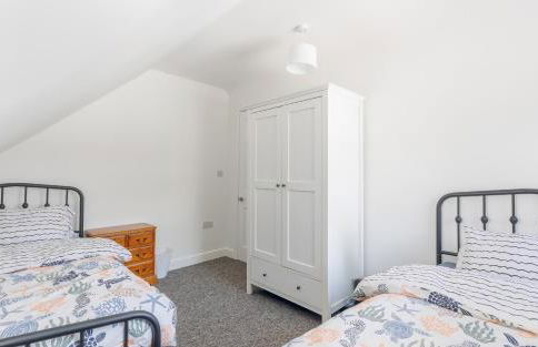 Heart of Cowes - 10 Guests, 200m to Town, Sea View - Photo 17