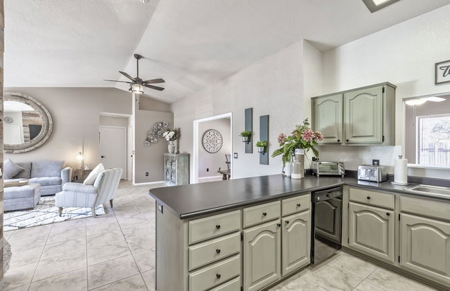 Luxurious Home with Red Rock Views - Foto 13