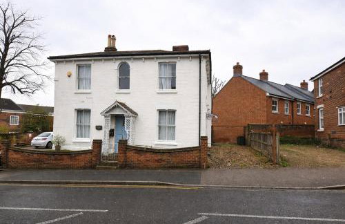 landvue stays, The Colchester town White House 4 bed 2 bath! - Foto 2