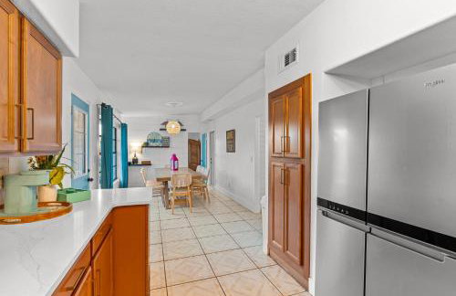 Surf Drive - Ultimate Beach Getaway for Families - Photo 26