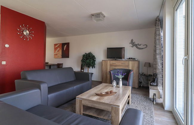 Holiday Home on the Water in Friesland - Foto 10