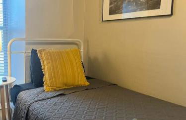 Funky 3rd Floor Condo 5 Beds with Sofa Bed plus WIFI - Foto 2