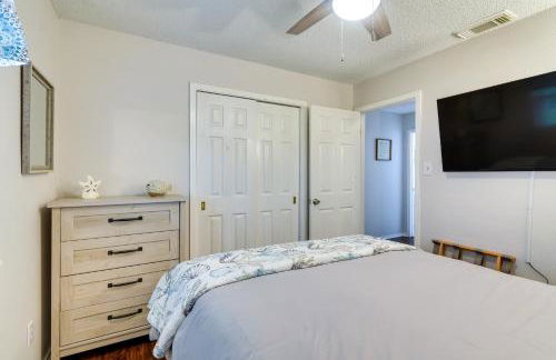 Less Than half Mi to Beach! Hot Tub Haven in Galveston - Foto 16