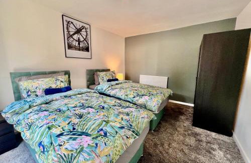 4 Bedroom House in the Heart of Basildon 2 mins to Town Center I Weekly or Monthly Stay Offer I Free Parking I Sleeps 7 - Foto 12