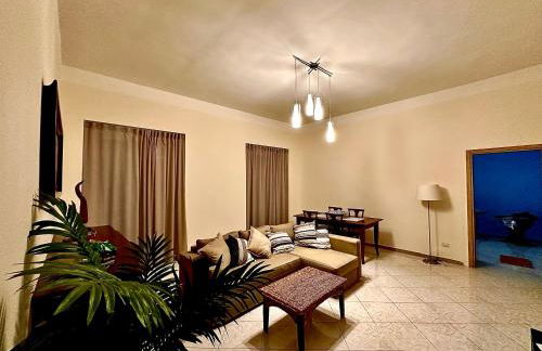 Spacious 130 sqm Luxury Apartment - 2 Bathrooms - Central Station & Old Town - Foto 2