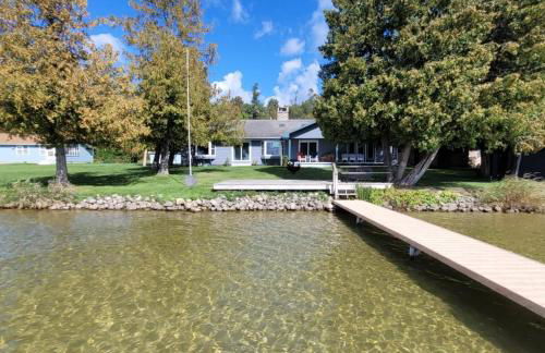 Sandbar Cedar Cottage on Lake Leelanau - Foto 1