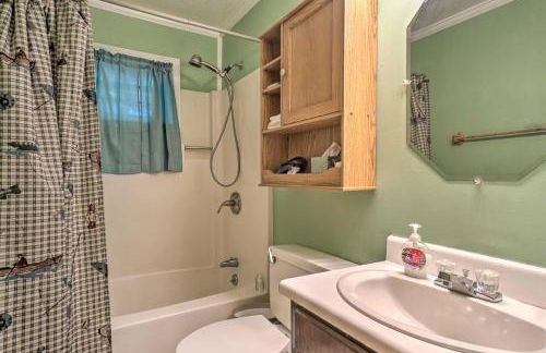 Serene Sky Valley Family Chalet with Fireplace - Foto 26