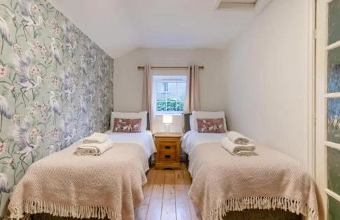 The Cottage on the Square, Wensley - Derbyshire Country Cottage. - Photo 11