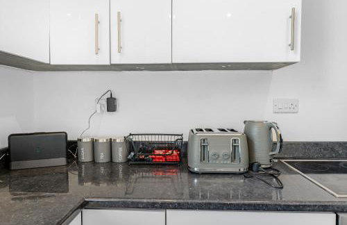 Unique 3 Bedrooms, 3 Ensuite, FREE WiFi, Private Parking - Foto 9