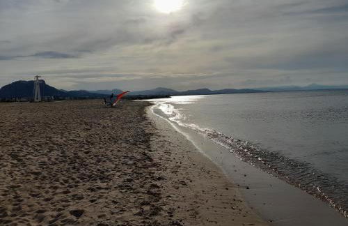 Beautiful 2-bed beachside apartment - Foto 22