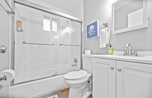 Spacious 2 Bedroom Townhome by StayLage - Foto 8