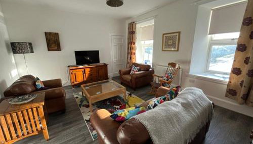 Centrally located 2 bed modern flat with harbour views - Foto 1