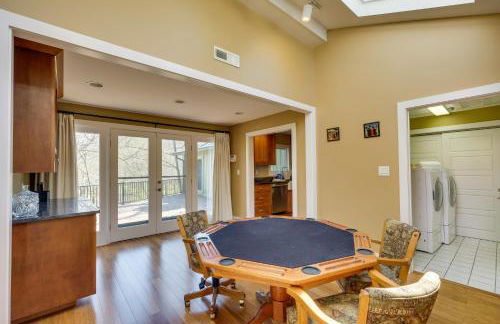 Spacious Prospect Cottage with Deck and Scenic Views - Foto 12