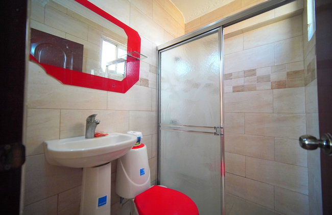 Spacious 2-bedroom Apartment With 2 Bathrooms Near SDQ Airport Fast Wi-fi & - Foto 5