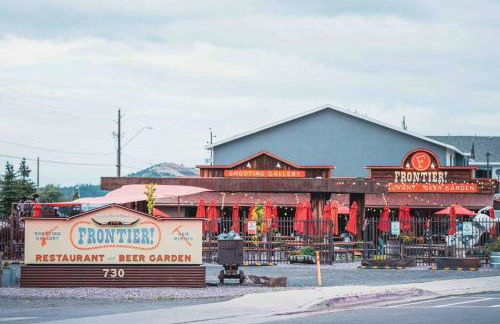 Walk to GC Train Depot and Route 66, king beds, game room, BBQ, firepit - Photo 44