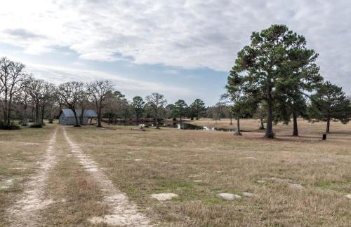 Cozy Rustic Cabin Rental on Private Ranch for Weekend Getaway from Austin - Photo 22
