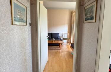 Lautertal Panorama-Suite - Kingsize-Bett & Badewanne & Dusche - Raucherbereich vor überdachten Terrasse - Rosengarten - Parkplätze 15m entfernt- Naturschutzgebiet vor Haustüre - sehr ruhige Gegend - Self-Checkin - 45qm2 - Foto 14