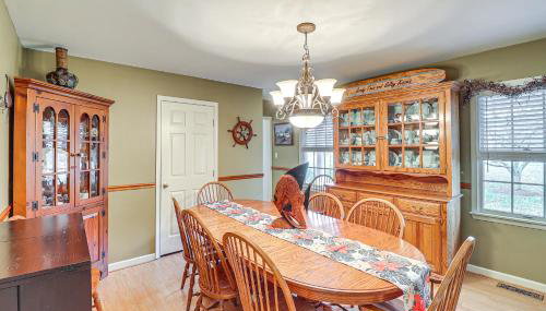 Spacious Trappe Getaway with Outdoor Pool and Gazebo! - Foto 3