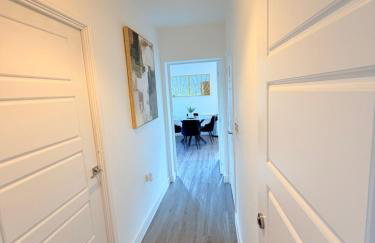 Modern 2 Bedroom Apartment - Photo 11