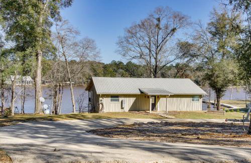 Tranquil Gantt Lake Home w/ Deck & Patio! - Foto 37