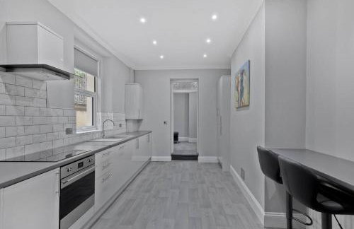 Brand New Huge 2 Bedroom Ground Floor Flat - Foto 12