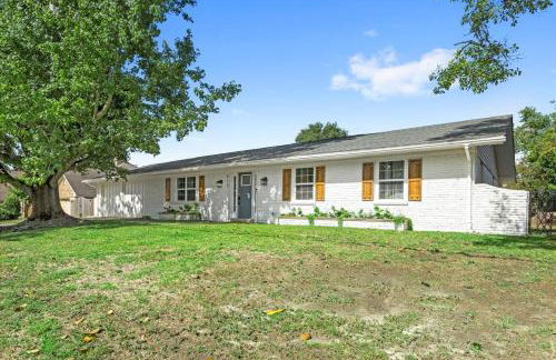 Ranch Home Gem 5BR Home Sleeps 12 with Game Room - Foto 1