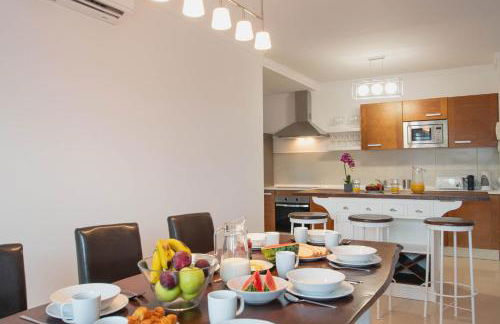 Stylish 6 Bedroom Villa Princesa - Hot Tub - Heated Pool - Near Beach & Waterparks - Foto 7