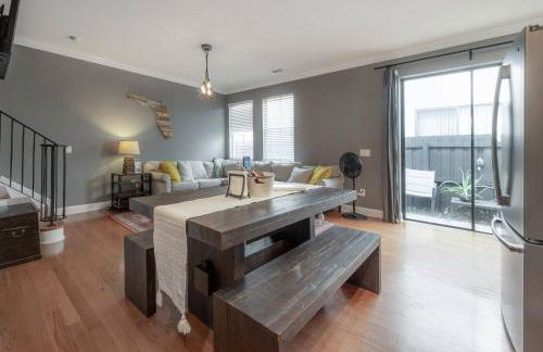 Centrally Located SOHO Retreat Walk to UT & Dining - Foto 6