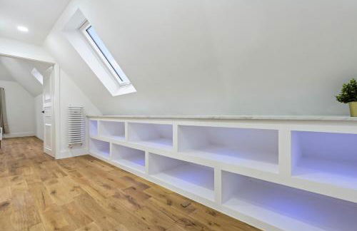 Beautiful Home, Free Parking For Large Groups Sleeps 10 Book Now! - Foto 33