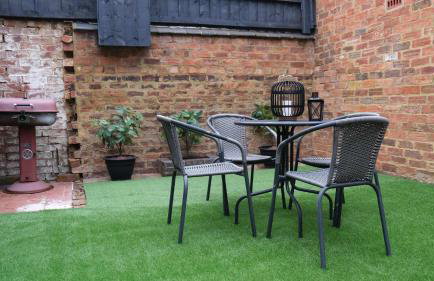 Lovely 5 Bedroom Home w Garden near Northampton - Photo 23