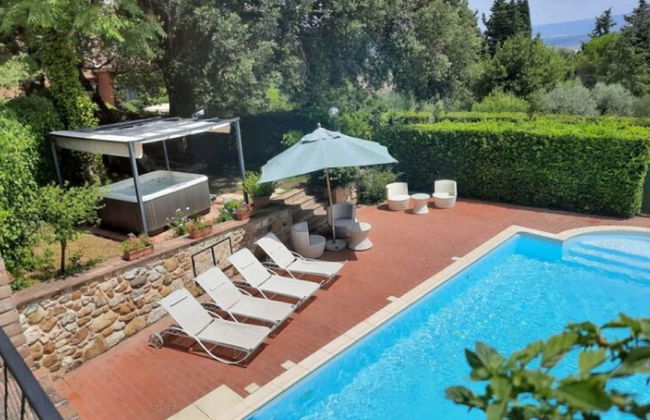 Holiday Home in Town Center with Pool, Garden, Hot Tub - Foto 36