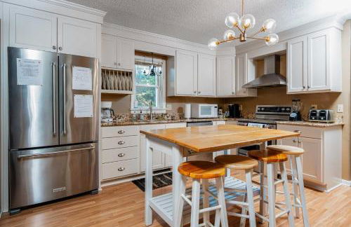 Hike, Golf and Swim! Rumbling Bald Resort Mtn Home - Photo 9