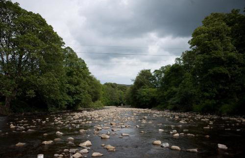 Willow View Boutique Streamside Retreat near A1 J59, Durham & Darlington - Photo 4