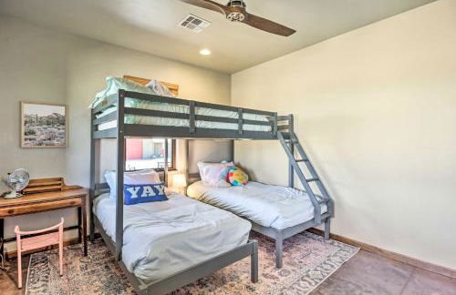 Pastoral Elgin Escape with Covered Patio and Grill! - Foto 20