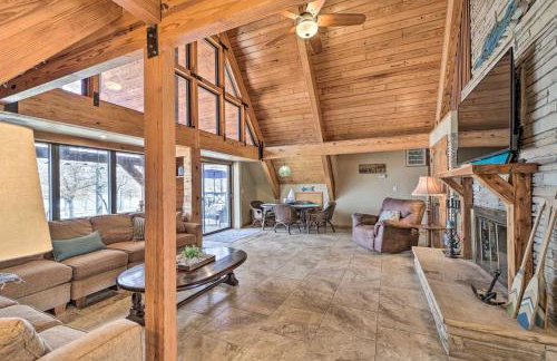 Lakeside Haven with Sandy Beach, Sleeps 12, 3 Bath - Foto 1