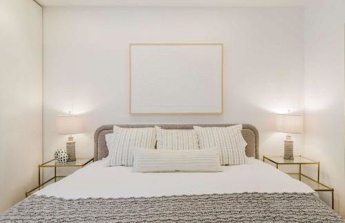 Private Beautiful Townhome w Zen Garden - Photo 8