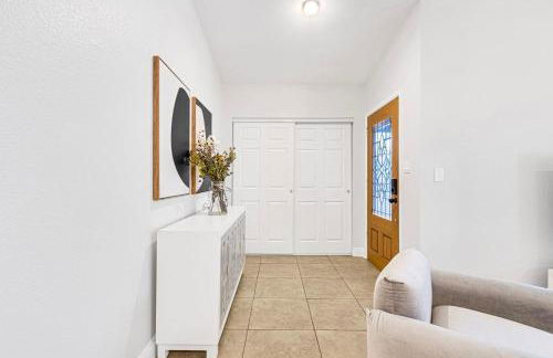 Vacation Home in Vegas w Pool 2 mile to Strip - Foto 34