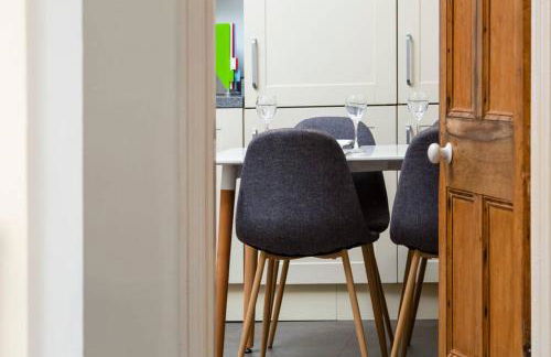 Clifton Spacious 3 Bed Apt & Parking - Simplycheckin - Foto 26