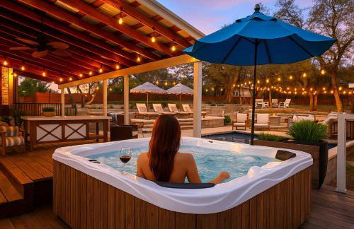 Lux 5BR gem with Heated Pool, SPA, and Outdoor Movie Theater - Foto 3