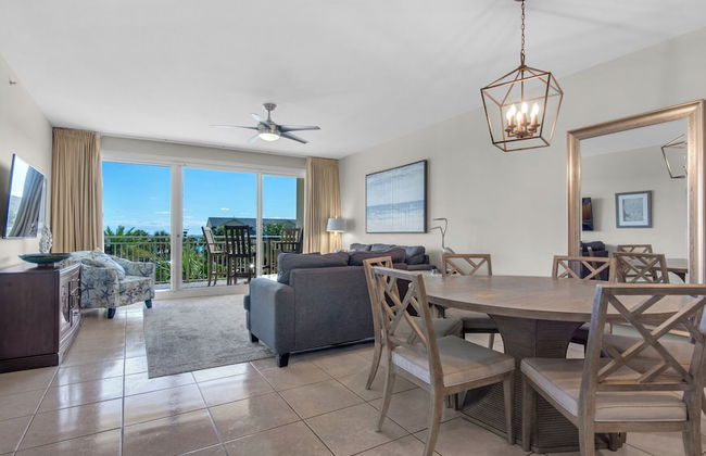 Spacious 2BR Condo w/ Partial Gulf Views, Pool, Across the Street From Beach! - Foto 1