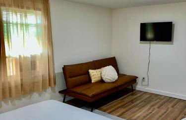 Spacious 4BR home w 2BA, a workspace & king bed! - Foto 37