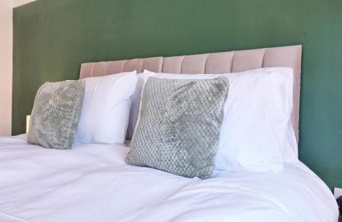 Comfy 4 Bed, Sleeps 8, fast WIFI, Contractor friendly - Foto 25