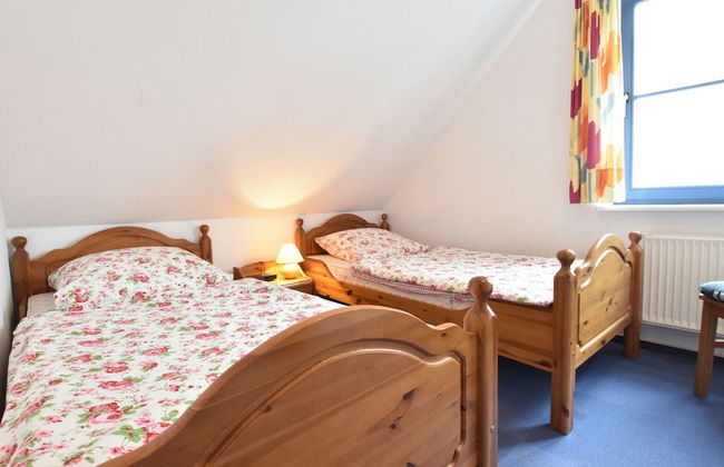 Stylish Family Stay by Beach - Photo 5