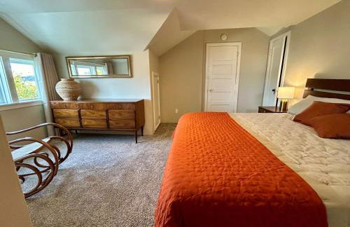 *Boho Bungalow-King-Backyard-Full Kitchen-W/D* - Foto 13