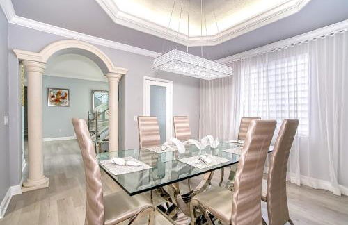 Luxury Tropical Living , 4BR w Backyard Pool Oasis - Foto 10