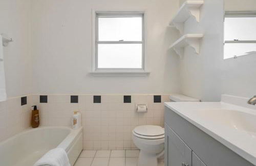 Vintage Vibes Near Airport Games Sleeps 8 - Foto 20