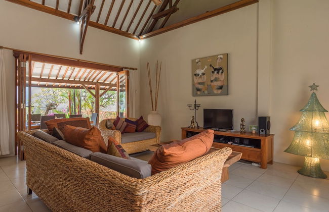 Villa Lotus Kayuputih - Foto 15