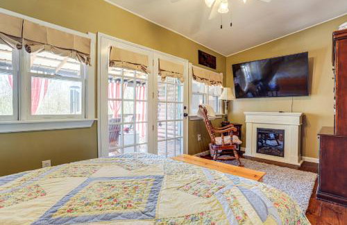 Large Deck: Luxe 6-Acre Retreat in Dahlonega! - Photo 18