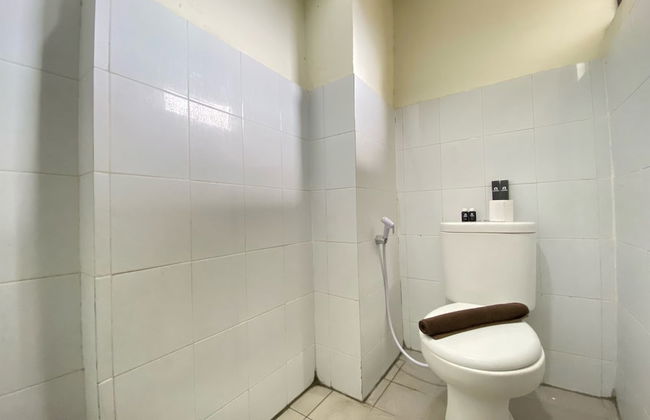 Spacious 3Br At Gateway Ahmad Yani Cicadas Apartment - Photo 14