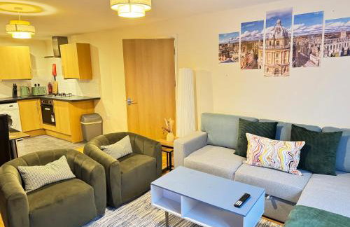 The Vogue Stay, 3 Bedrooms, 2 bathrooms, Ideal for JR & Oxford Hospitals, FREE CarPark, Conveniently located for Ring Road access, 2 miles from Oxford City Centre easy car & bus route - Foto 23